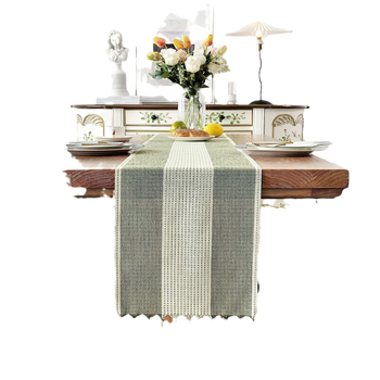 Stalo takelis, amerikietiškų spalvų derantis dryžuotas stalo rankšluostis, šiaurietiškas kavos staliukas, ilgas takelis, batų spintelė, vėliavėlė, arbatos vėliavėlė