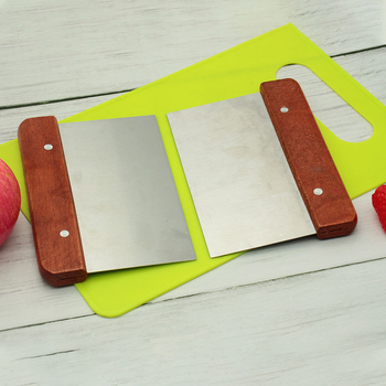 Nerūdijančio plieno makaronų pjaustytuvas su medine rankena, dešros milteliai, miltų grandiklis, pyrago grandiklis, tešlos pjaustymo peilis, muilo peilis, daugiafunkcis daržovių pjaustymui