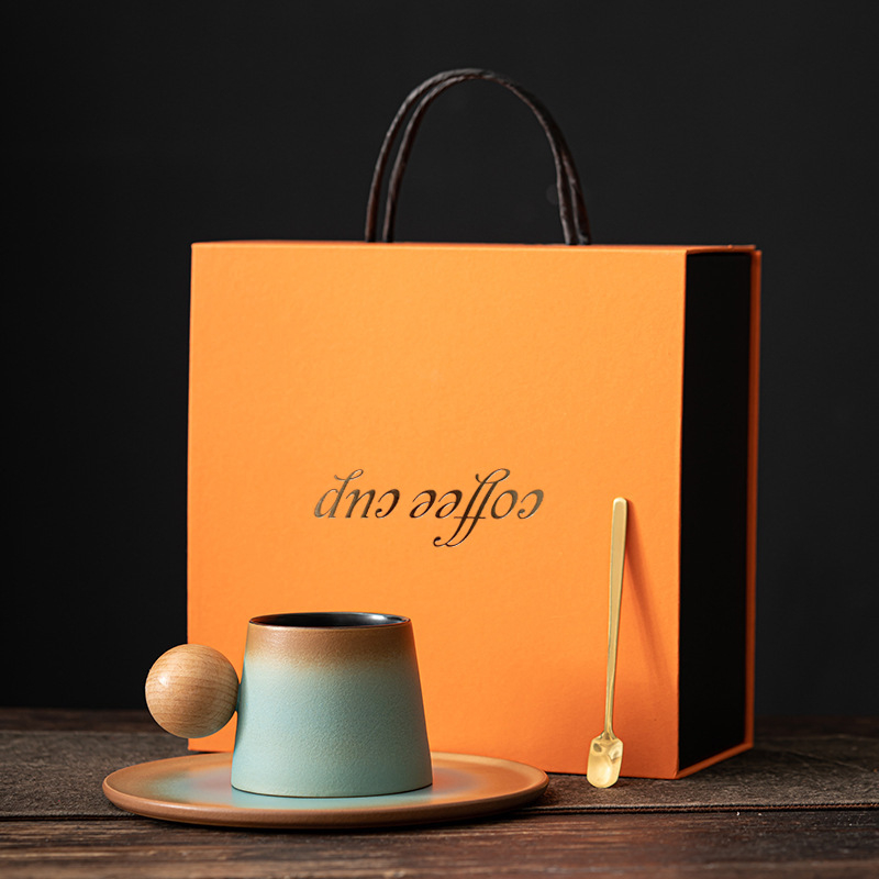 Csésze kerámia latte kávéscsészével és csészealjjal, kreatív délutáni teás bögre, kis, finom háztartási tejes reggelizőpohár