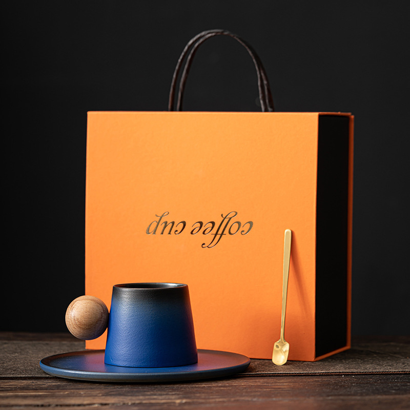 Csésze kerámia latte kávéscsészével és csészealjjal, kreatív délutáni teás bögre, kis, finom háztartási tejes reggelizőpohár