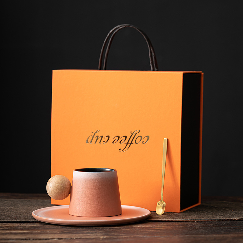 Csésze kerámia latte kávéscsészével és csészealjjal, kreatív délutáni teás bögre, kis, finom háztartási tejes reggelizőpohár