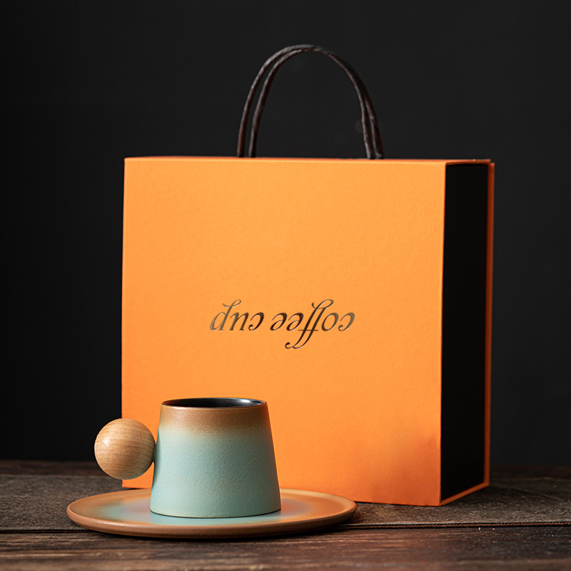 Csésze kerámia latte kávéscsészével és csészealjjal, kreatív délutáni teás bögre, kis, finom háztartási tejes reggelizőpohár