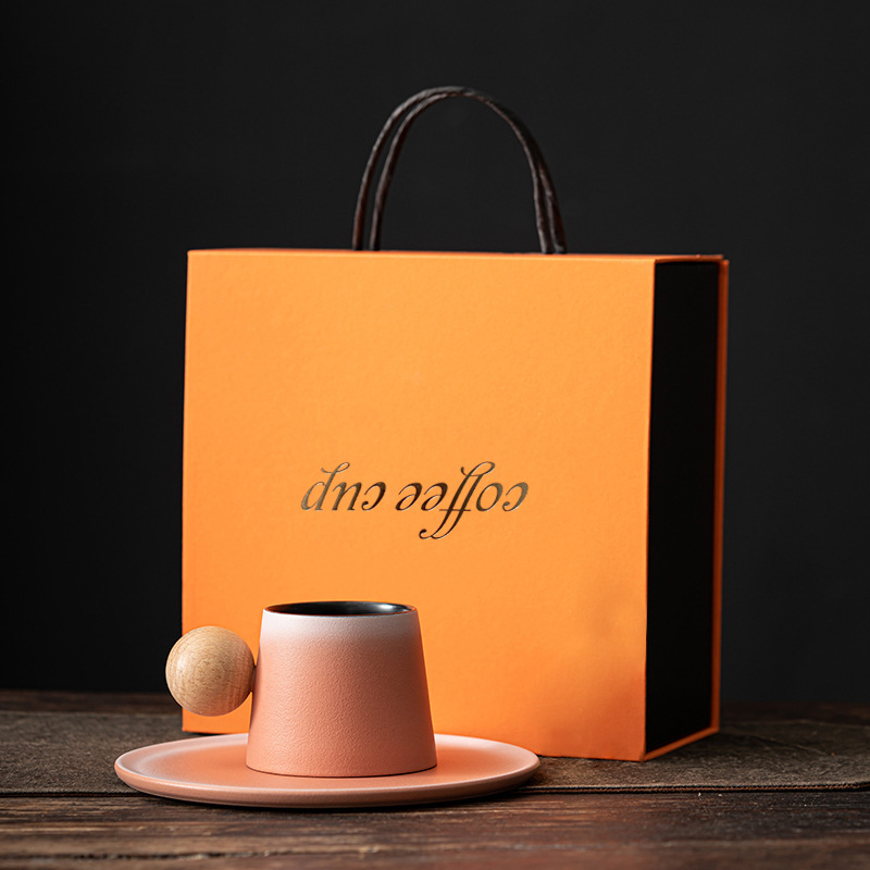 Csésze kerámia latte kávéscsészével és csészealjjal, kreatív délutáni teás bögre, kis, finom háztartási tejes reggelizőpohár