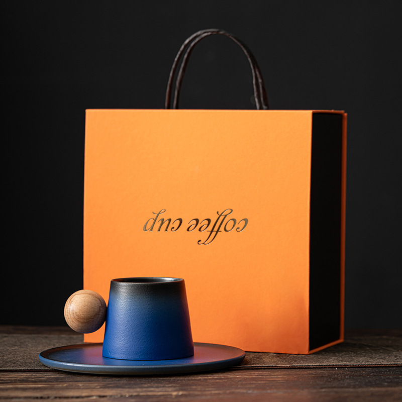 Csésze kerámia latte kávéscsészével és csészealjjal, kreatív délutáni teás bögre, kis, finom háztartási tejes reggelizőpohár