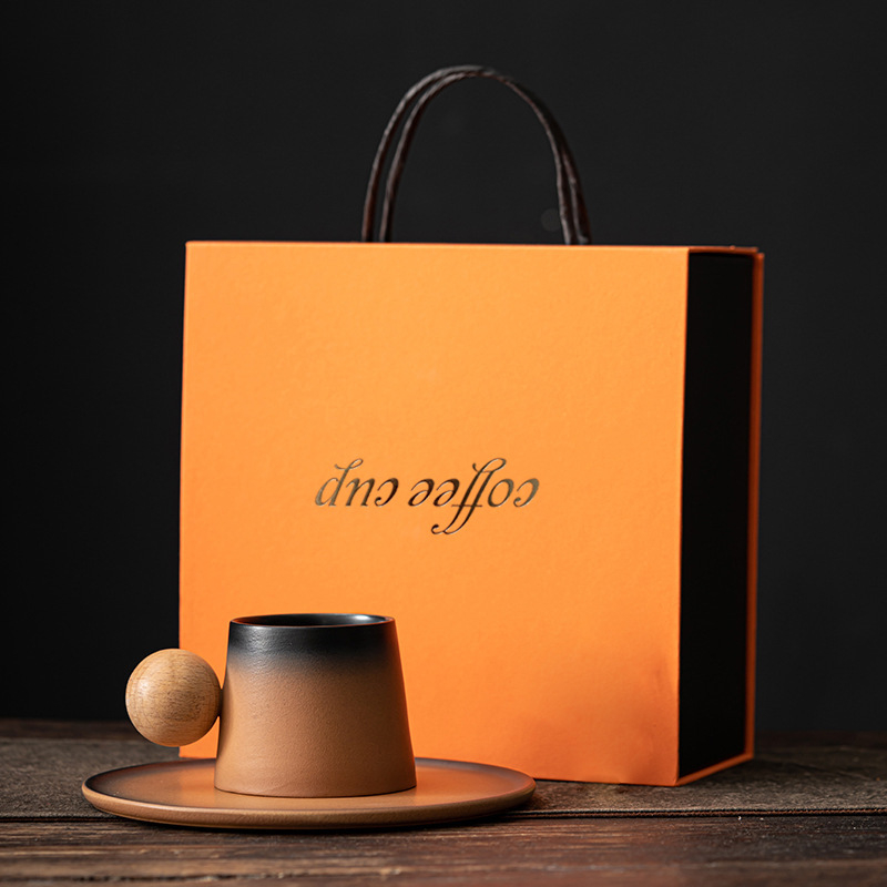 Csésze kerámia latte kávéscsészével és csészealjjal, kreatív délutáni teás bögre, kis, finom háztartási tejes reggelizőpohár