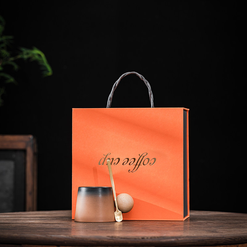 Csésze kerámia latte kávéscsészével és csészealjjal, kreatív délutáni teás bögre, kis, finom háztartási tejes reggelizőpohár