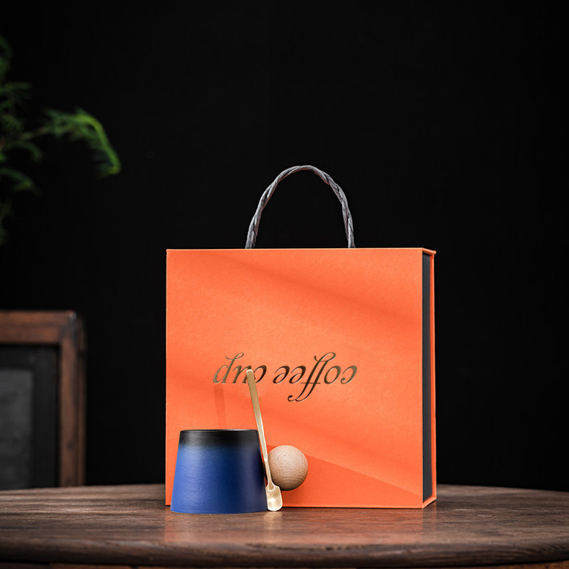 Csésze kerámia latte kávéscsészével és csészealjjal, kreatív délutáni teás bögre, kis, finom háztartási tejes reggelizőpohár