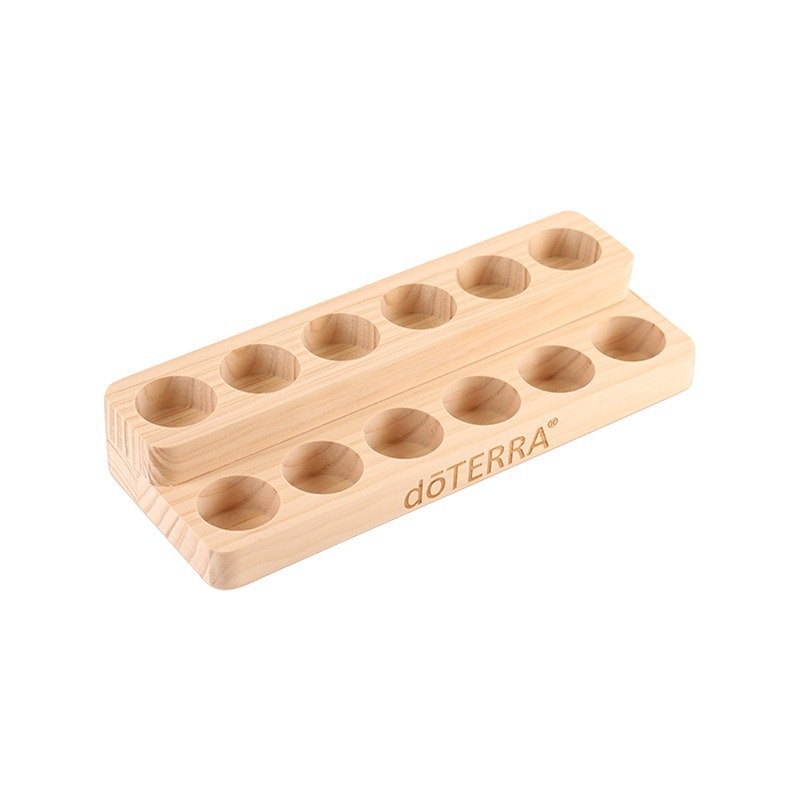 Sandėlyje yra tarpvalstybinių prekių, skirtų „Dotteri“ eterinio aliejaus 12 skylių ekspozicijos stovas, medinis ekspozicijos stovas, eterinio aliejaus buteliukų laikymo dėžė