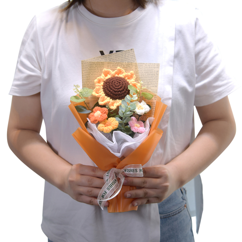 „Hangtu“ megztas saulėgrąžų vilnos austas gatavas gaminys, nemirtinga muilo gėlė, merginos sužadėtuvių gimtadienio dovana