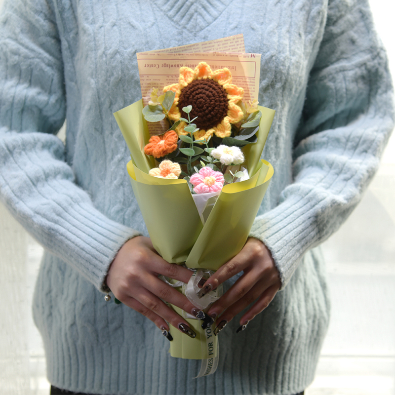 „Hangtu“ megztas saulėgrąžų vilnos austas gatavas gaminys, nemirtinga muilo gėlė, merginos sužadėtuvių gimtadienio dovana