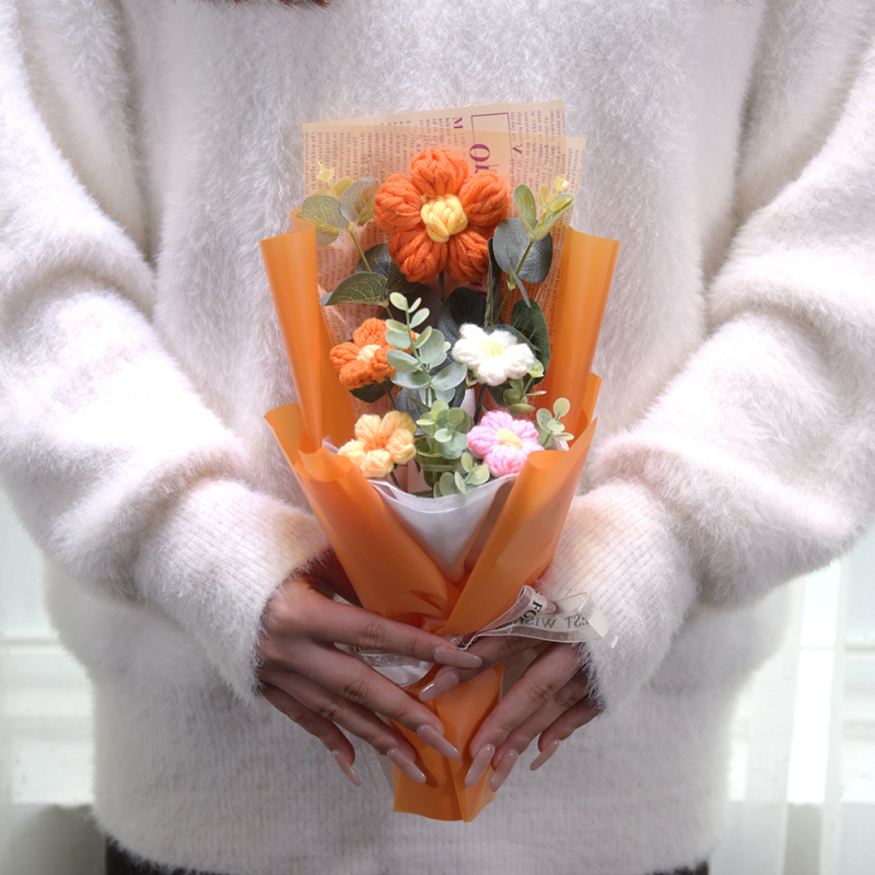 „Hangtu“ megztas saulėgrąžų vilnos austas gatavas gaminys, nemirtinga muilo gėlė, merginos sužadėtuvių gimtadienio dovana