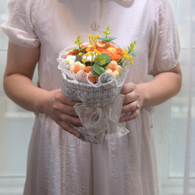 „Hangtu“ megztas saulėgrąžų vilnos austas gatavas gaminys, nemirtinga muilo gėlė, merginos sužadėtuvių gimtadienio dovana