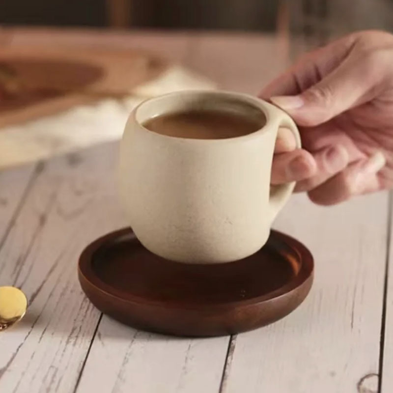 Jaapani stiilis retro kohvitass ja alustass, mis sobib loominguliseks jämedaks keraamikaks, lillekupiks, majapidamise tipptasemel peen kruus Amazonist