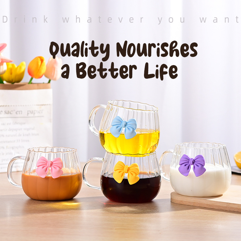 Kõrge borosilikaadist kaabuga kroonlehetops käepidemega majapidamispiima kõrvitsatops värviline triibuline aia lõbus klaasist ühekihiline tass