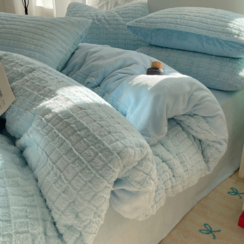 Žieminis sutirštintas triušio pliušinis keturių dalių komplektas, prieinamas prabangus koralų pieno spalvos aksominis patalynės užvalkalas, flanelinė vilnonė antklodė, paklodės, viengulės paklodės