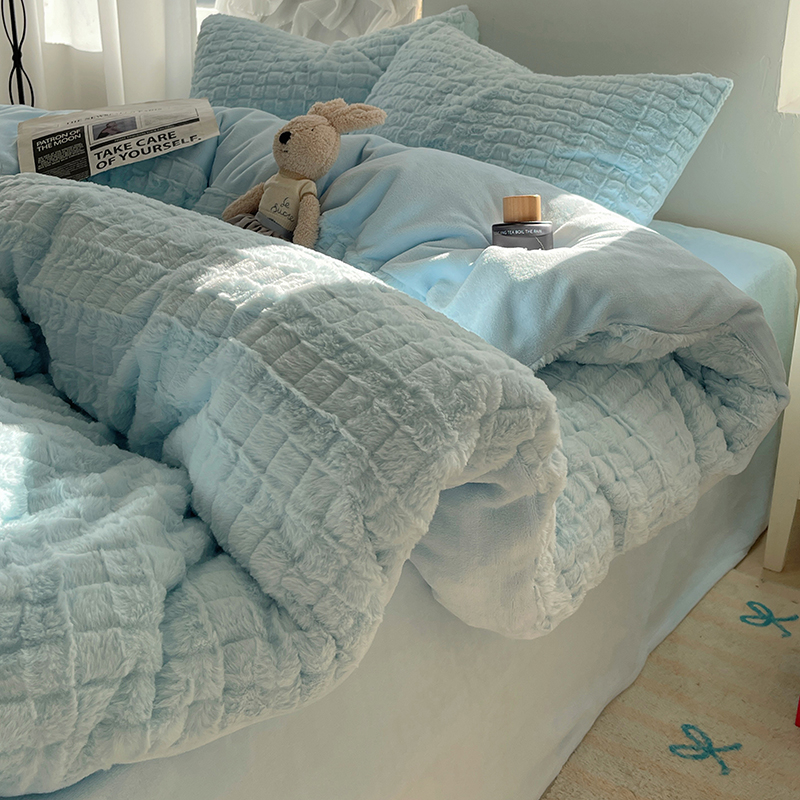 Žieminis sutirštintas triušio pliušinis keturių dalių komplektas, prieinamas prabangus koralų pieno spalvos aksominis patalynės užvalkalas, flanelinė vilnonė antklodė, paklodės, viengulės paklodės