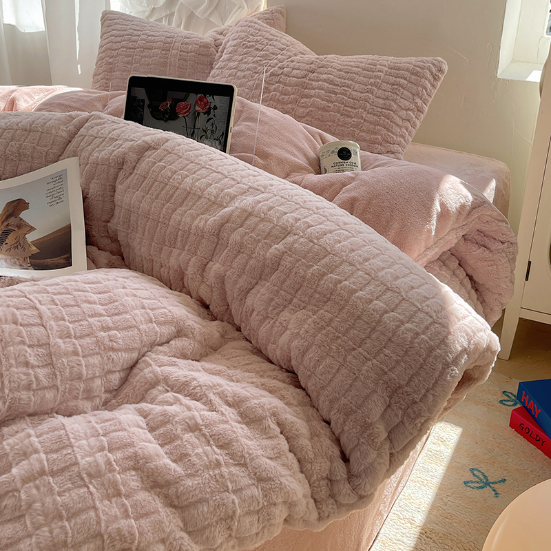 Žieminis sutirštintas triušio pliušinis keturių dalių komplektas, prieinamas prabangus koralų pieno spalvos aksominis patalynės užvalkalas, flanelinė vilnonė antklodė, paklodės, viengulės paklodės