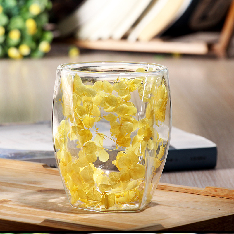 Трансгранична продажба на едро на високо боросиликатна чаша, прозрачна чаша за мляко, сок, кафе, спирална чаша, стъклена чаша с истинско цвете, двуслойна чаша