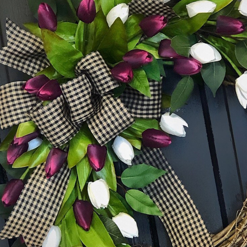 Pavasario imitacijos tulpių vainikas, skirtas lauko durims, kasdienis vainikas, ištisus metus kabinamas dekoratyvinis vainikas, natūralus rotango vainikas iš „Amazon“.