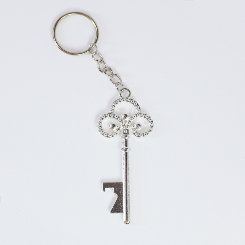 Európai és amerikai határokon átnyúló kreatív sörösüveg-nyitó kulcstartó cink ötvözetből, hosszú fogantyúval ellátott sörnyitó kulcstartó lánc hordozható