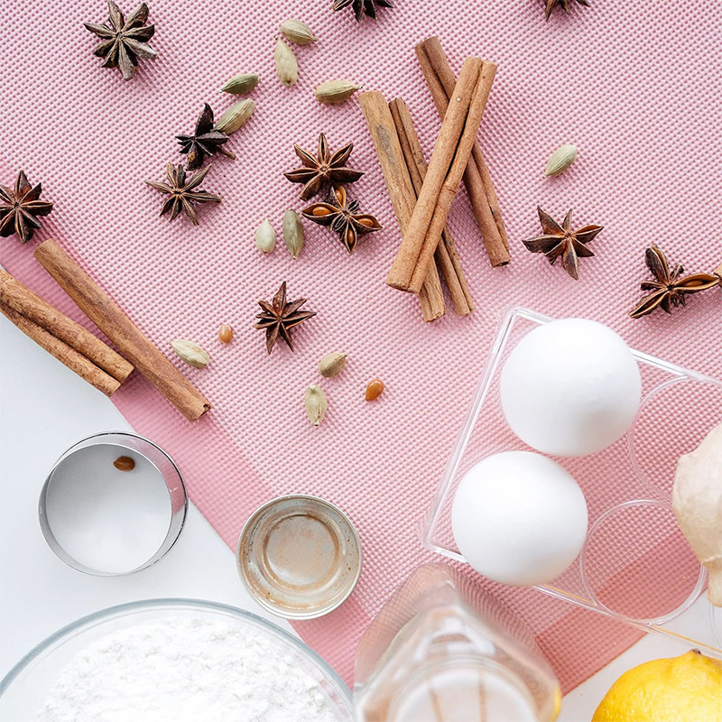 Gamintojo tiekiamas iškirptas tinklelio silikoninis kilimėlis duonos kepimui, nelimpantis stiklo pluošto iškirptas kepimo skardos kilimėlis, kvėpuojantis silikoninis kepimo kilimėlis