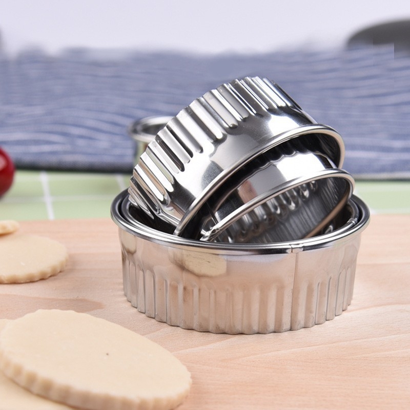 Határokon átnyúló rozsdamentes acél mousse kör sajtos lasagne forma teleszkópos kerek torta kör torta forma sütőeszköz