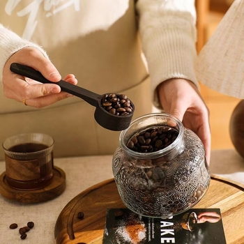 Medinis juodojo riešuto matavimo šaukštas, medžio masyvo trumpa rankena, kavos šaukštelis iš buko, kiekybinis vaisių miltelių šaukštelis, prieskonių šaukštelis, didmeninė prekyba