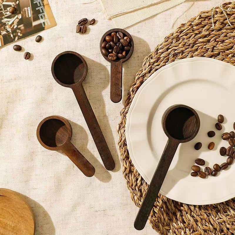 Medinis juodojo riešuto matavimo šaukštas, medžio masyvo trumpa rankena, kavos šaukštelis iš buko, kiekybinis vaisių miltelių šaukštelis, prieskonių šaukštelis, didmeninė prekyba