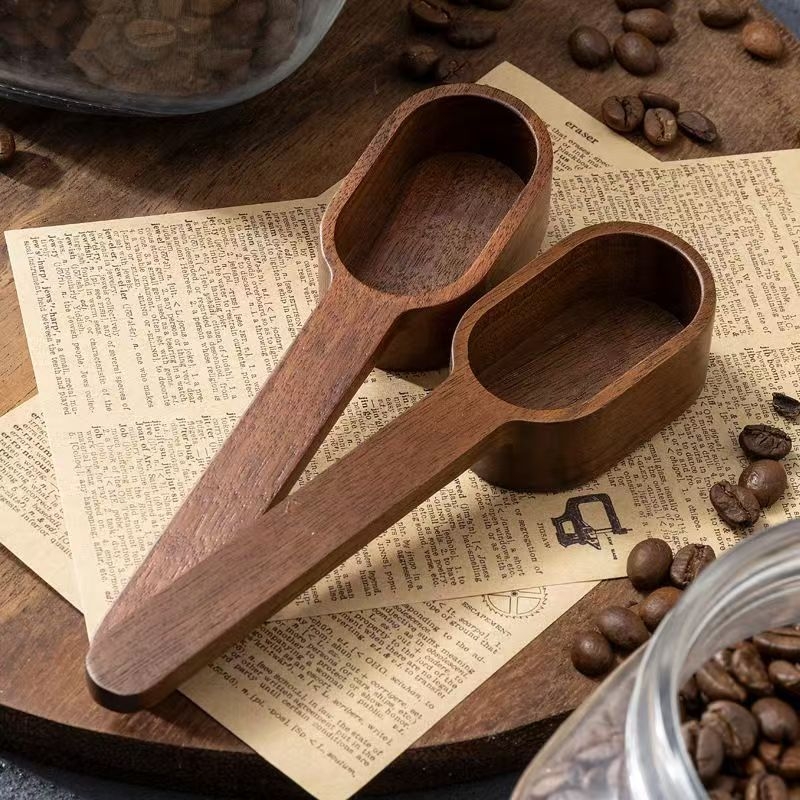 Medinis juodojo riešuto matavimo šaukštas, medžio masyvo trumpa rankena, kavos šaukštelis iš buko, kiekybinis vaisių miltelių šaukštelis, prieskonių šaukštelis, didmeninė prekyba