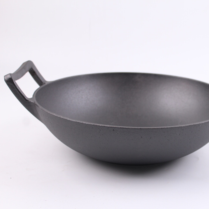 Tehase hulgimüük katmata suur wok-pann paksendatud köögimööbli mittenakkuva panniga topeltkõrvaga pann vanaaegne malmist wok-majapidamises kasutatav rauast pann