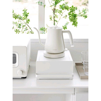 Japán stílusú kávéfőző, kis háztartási gépek, tárolóállvány fiókkal, csúcskategóriás bárpult, tárolóállvány, tálalószekrény, vízforraló asztal