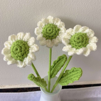 Simuleeritud krüsanteemikimp, käsitsi valmistatud isetehtud kootud karikakratega Hiina valentinipäevakimp, villane lill, loominguline surematu lill