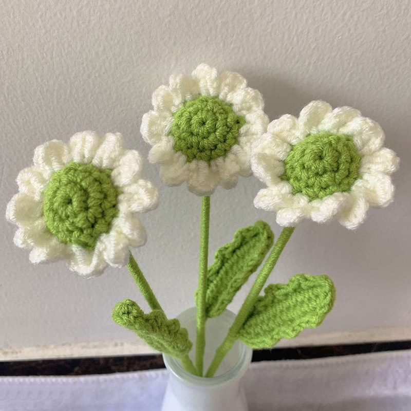 Simuleeritud krüsanteemikimp, käsitsi valmistatud isetehtud kootud karikakratega Hiina valentinipäevakimp, villane lill, loominguline surematu lill