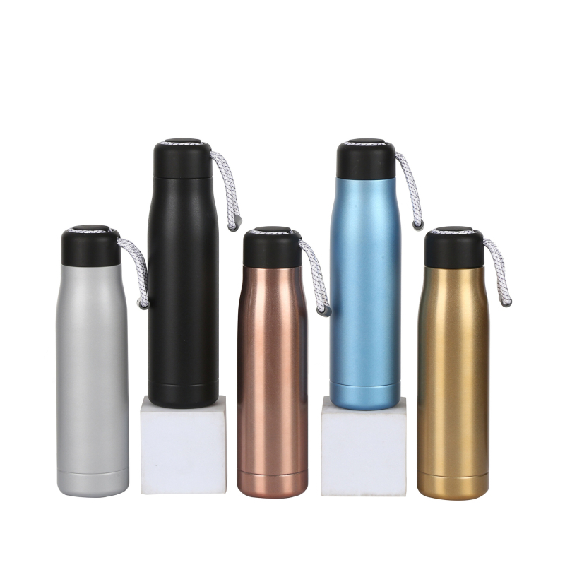 Határokon átnyúló amerikai stílusú kis szájú rozsdamentes acél termosz pohár hevederes pohár matt kültéri sport lovag pohár ajándék reklám pohár
