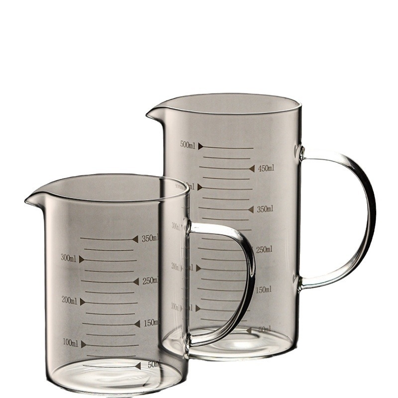 Matavimo puodelis iš didelio borosilikatinio stiklo, su pastorinta rankena, permatomas graduotas puodelis, tinkamas naudoti mikrobangų krosnelėje, paprasto dizaino, didelė pieno talpa, atsparus aukštai temperatūrai