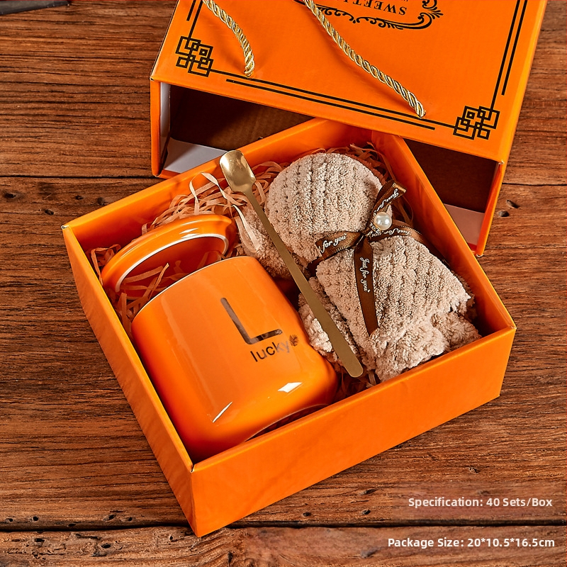 Magas megjelenésű vizespohár kanállal és fedéllel ünnepi ajándék kézzel készített ajándék, testreszabott könnyű luxus kerámia bögre törölközőmackós ajándékdoboz