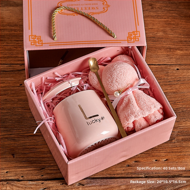 Magas megjelenésű vizespohár kanállal és fedéllel ünnepi ajándék kézzel készített ajándék, testreszabott könnyű luxus kerámia bögre törölközőmackós ajándékdoboz