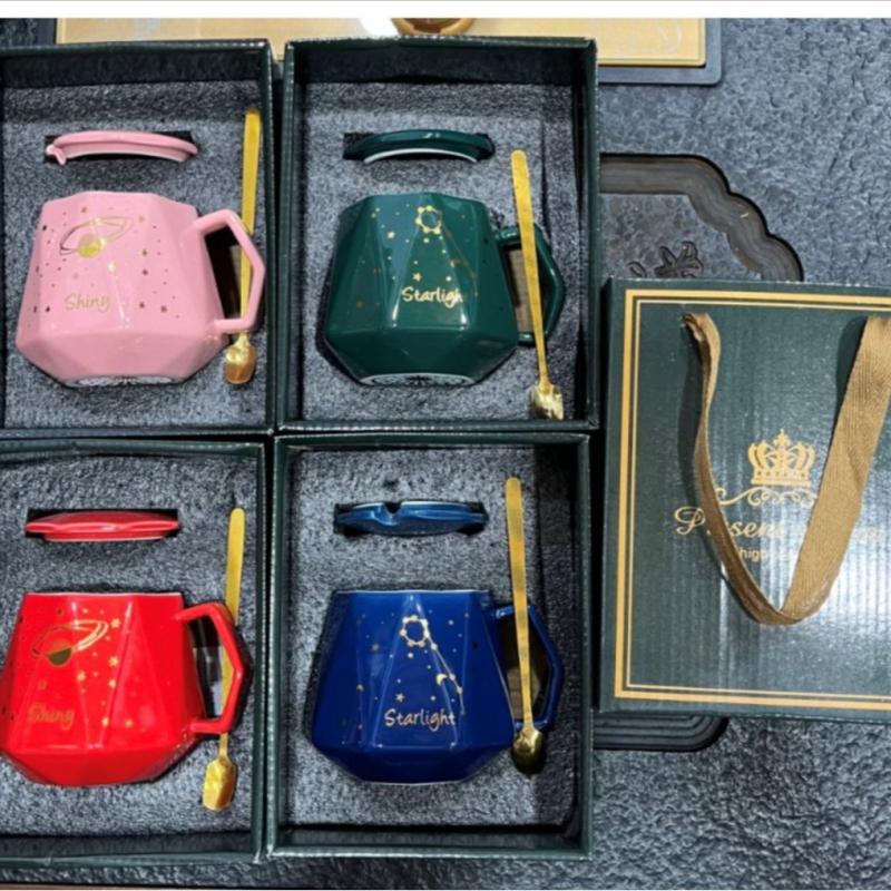 Magas megjelenésű vizespohár kanállal és fedéllel ünnepi ajándék kézzel készített ajándék, testreszabott könnyű luxus kerámia bögre törölközőmackós ajándékdoboz