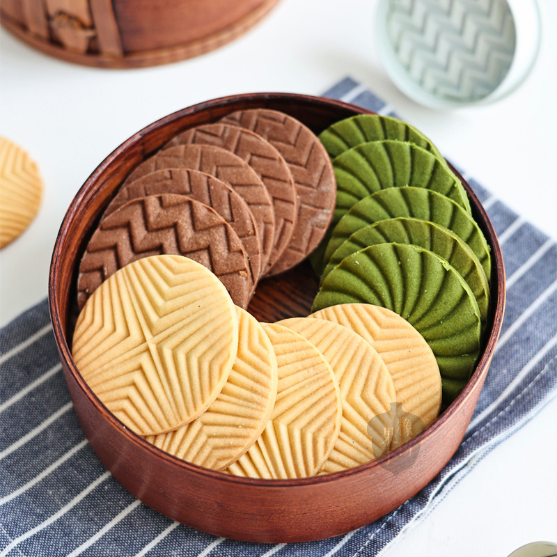 Põhjala stiilis retro geomeetriline küpsisevorm nostalgiline laineline piimakoogi kolmemõõtmeline pitserivorm kooginaha käsitsi survetööriist