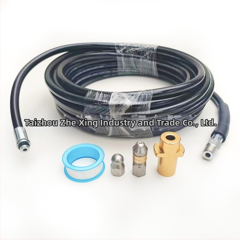 Tarpvalstybiniu mastu parduodama „Kach K“ serijos aukšto slėgio automobilių plovimo mašina, skirta kanalizacijos vamzdžių valymui su besisukančiu antgaliu.