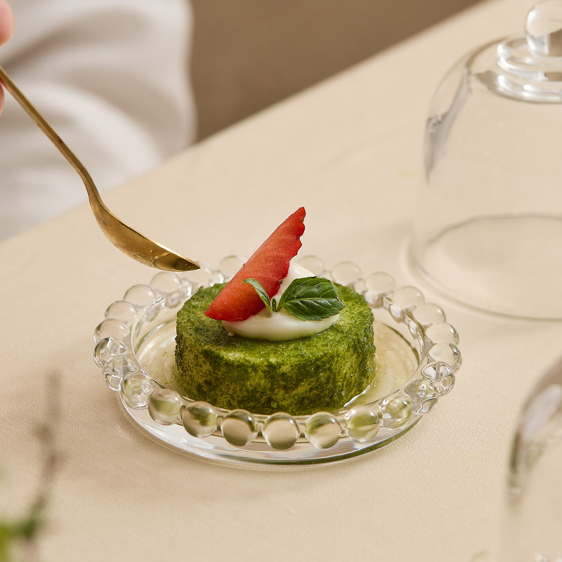 Mažas pyrago padėklas, permatomas pyrago užvalkalas, popietės arbata, deserto lėkštė, papuošalai, vaisių degustacijos lėkštė, mini vitrina