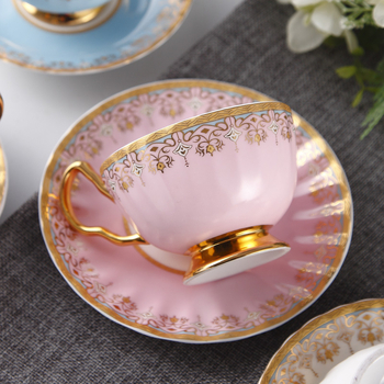 Kohvitass Euroopa stiilis väike luksuskomplekt Briti stiilis loominguline luust Hiina tass majapidamises elegantne pärastlõunatee lilleteekruus