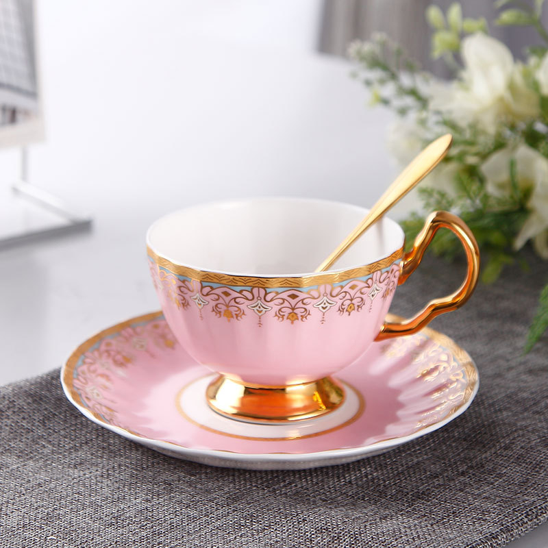 Kohvitass Euroopa stiilis väike luksuskomplekt Briti stiilis loominguline luust Hiina tass majapidamises elegantne pärastlõunatee lilleteekruus