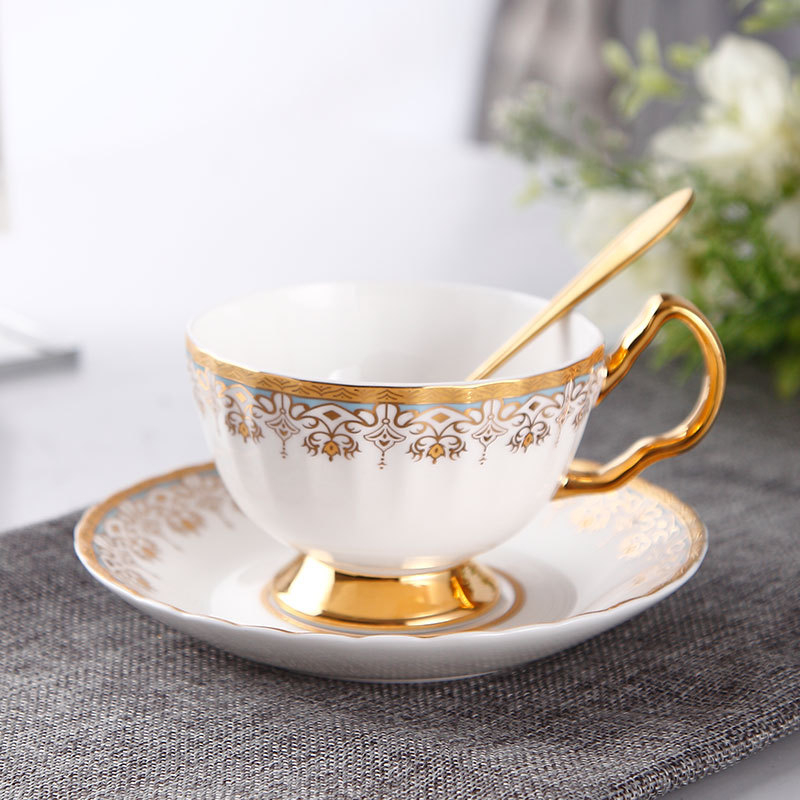 Kohvitass Euroopa stiilis väike luksuskomplekt Briti stiilis loominguline luust Hiina tass majapidamises elegantne pärastlõunatee lilleteekruus
