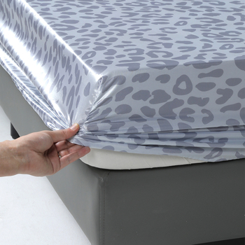 Ääreäärise satiinist digitaaltrükiga leoparditrükiga lina madratsikate, padjapüür, kolmeosaline voodipesukomplekt