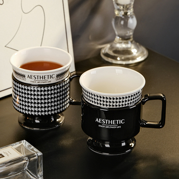 Keraamiline kruus kontorikohvitass kerge luksuslik tipptasemel keraamiline tass hobusejalakujulise prantsuse pokaal kingitusena