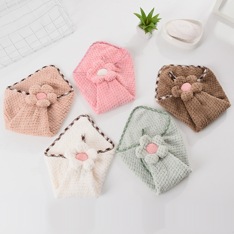 Gamykloje tiekiamas pakabinamas koralų vilnos rankšluostis vonios kambariui, virtuvės valymo rankšluostis, kūrybingas, mielas, sugeriantis rankšluostis