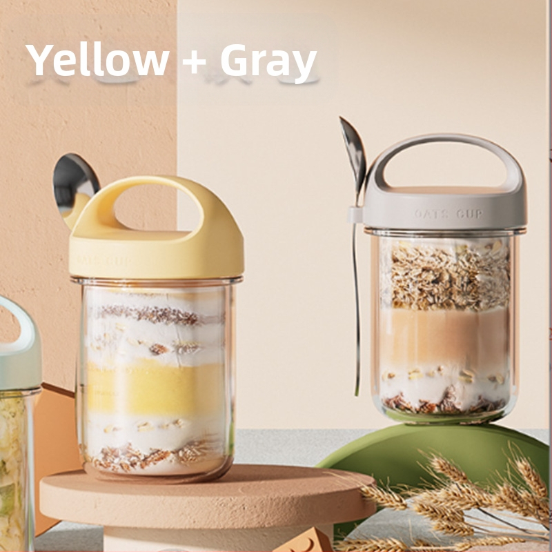 Šaukštą, pusryčių puodelį, jogurto puodelį, stiklinį didelį kaklelį sandariai uždarytą stiklainį, avižų puodelį, pieno kokteilio puodelį, dribsnių košę per naktį.