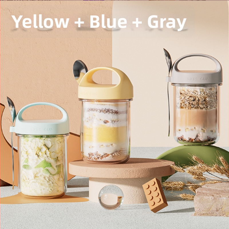 Šaukštą, pusryčių puodelį, jogurto puodelį, stiklinį didelį kaklelį sandariai uždarytą stiklainį, avižų puodelį, pieno kokteilio puodelį, dribsnių košę per naktį.