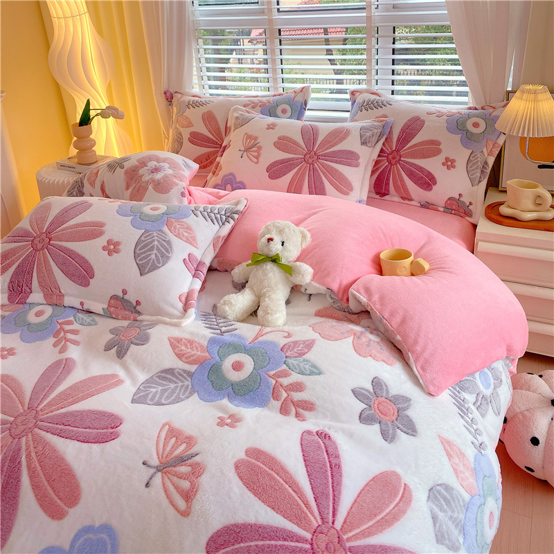 Téli hópehely bársony négyrészes szett meleg és vastag korall bársony háromrészes szett kétoldalas tej bársony egyrészes takaróhuzat rajzfilm nagykereskedelem